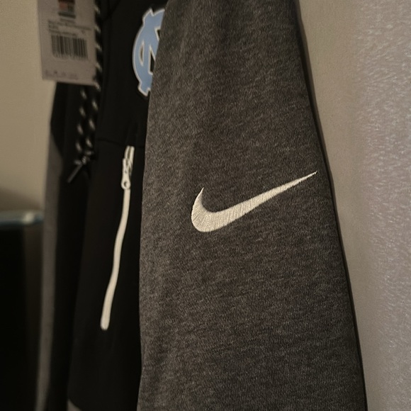 NWT North Carolina Nike Hoodie - Picture 4 of 4